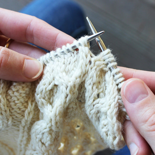 August Mittens tips and tricks, tutorial: Cables made Easy